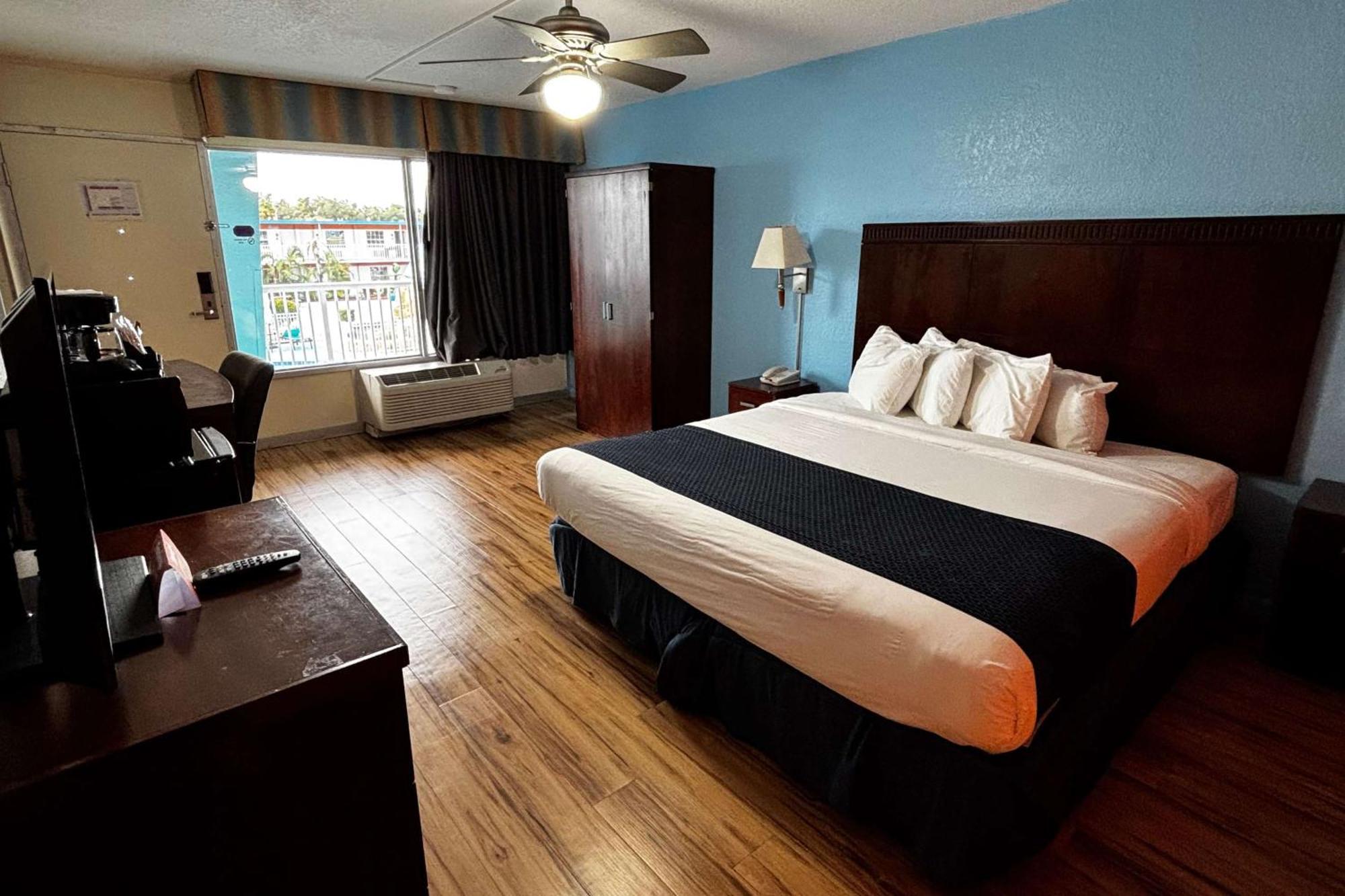 Готель Ramada By Wyndham Flamingo Water Park Кіссіммі Екстер'єр фото