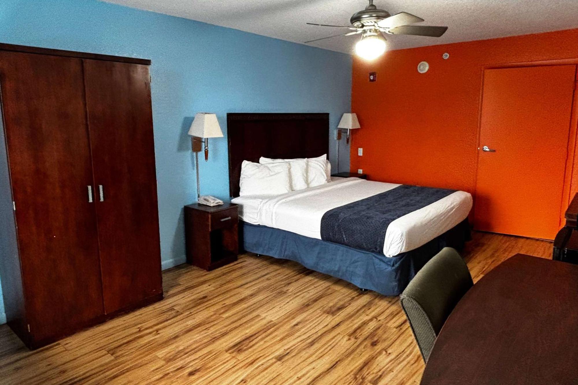 Готель Ramada By Wyndham Flamingo Water Park Кіссіммі Екстер'єр фото