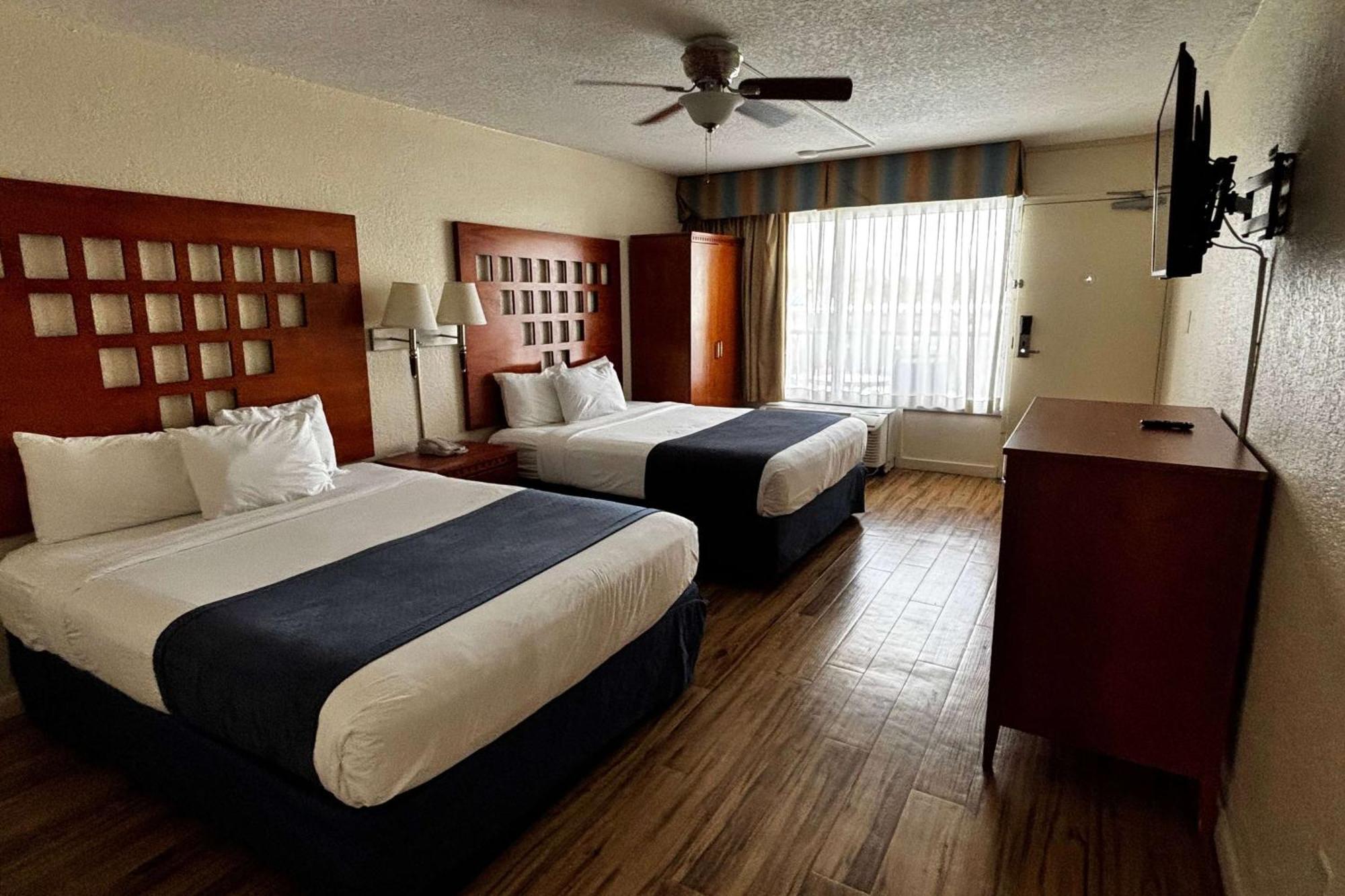 Готель Ramada By Wyndham Flamingo Water Park Кіссіммі Екстер'єр фото